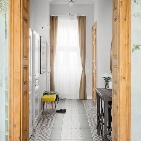 Urban Jungle For Real Treasure Seekers Lejlighed